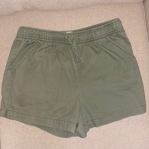 Old Navy girls size XL 14-16, olive shorts. - Picture 1 of 3